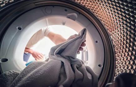 Zdjęcie artykułu blogowego: Odkamieniacz do pralki — jaki wybrać i w jaki sposób go używać?