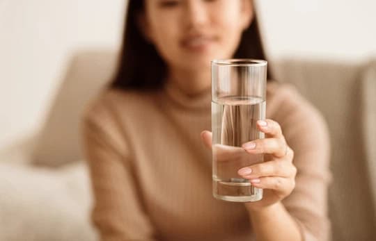 Jak działa filtr odwróconej osmozy? Czy warto mieć go w domu?