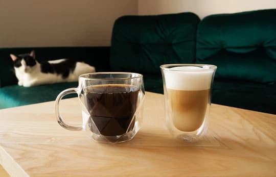 Jakie kubki do kawy najdłużej trzymają ciepło? Szukamy idealnego kubka termicznego