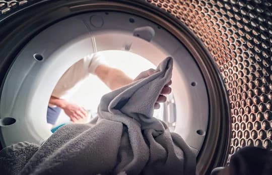 Odkamieniacz do pralki — jaki wybrać i w jaki sposób go używać?