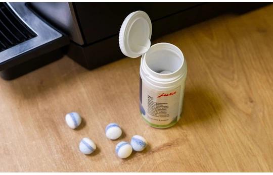 Jak używać tabletek do czyszczenia ekspresu? Poradnik krok po kroku