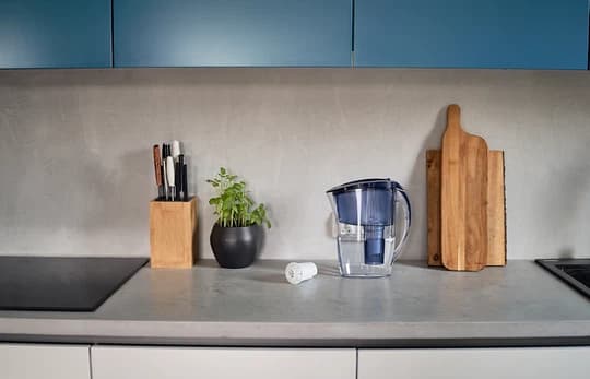 Dlaczego warto filtrować wodę w domu? Czy dzbanki są zdrowe?