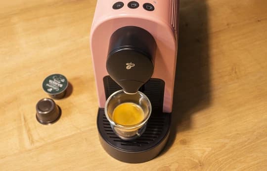 Na jakiej zasadzie działa ekspres na kapsułki i jakie ma zalety?