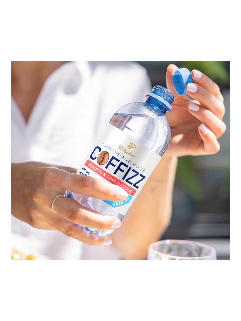 Napój z kofeiną woda smakowa Tchibo Coffizz Pomelo & Lime Flavour 500ml (6szt.)